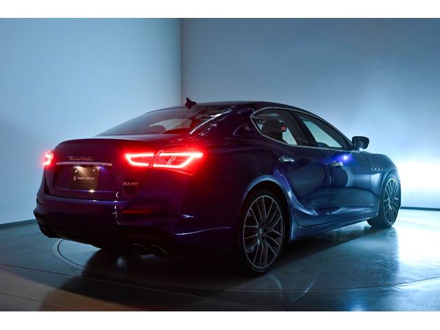 ギブリ グランスポーツ 茶革 レッドキャリパー アルカンターラヘッドライナー サンルーフ コーナーセンサー サラウンドビューカメラ 本革シート バックモニター スマートキー LED ターボ ナビTV 1オーナー ETC(6枚目)