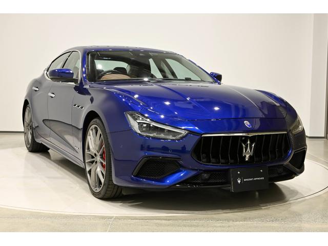 ギブリ グランスポーツ 茶革 レッドキャリパー アルカンターラヘッドライナー サンルーフ コーナーセンサー サラウンドビューカメラ 本革シート バックモニター スマートキー LED ターボ ナビTV 1オーナー ETC(8枚目)