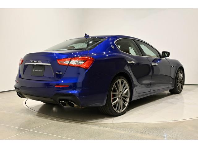 ギブリ グランスポーツ 茶革 レッドキャリパー アルカンターラヘッドライナー サンルーフ コーナーセンサー サラウンドビューカメラ 本革シート バックモニター スマートキー LED ターボ ナビTV 1オーナー ETC(9枚目)