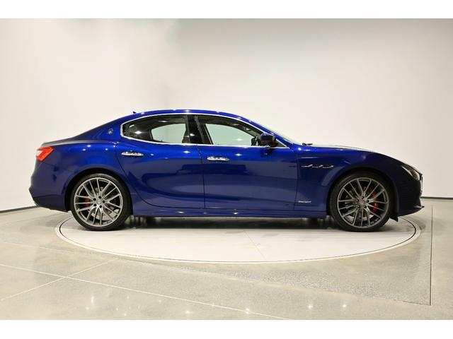 ギブリ グランスポーツ 茶革 レッドキャリパー アルカンターラヘッドライナー サンルーフ コーナーセンサー サラウンドビューカメラ 本革シート バックモニター スマートキー LED ターボ ナビTV 1オーナー ETC(10枚目)