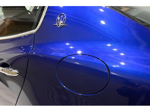 ギブリ グランスポーツ 茶革 レッドキャリパー アルカンターラヘッドライナー サンルーフ コーナーセンサー サラウンドビューカメラ 本革シート バックモニター スマートキー LED ターボ ナビTV 1オーナー ETC(19枚目)