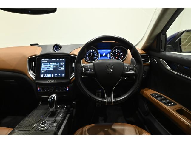 ギブリ グランスポーツ 茶革 レッドキャリパー アルカンターラヘッドライナー サンルーフ コーナーセンサー サラウンドビューカメラ 本革シート バックモニター スマートキー LED ターボ ナビTV 1オーナー ETC(27枚目)