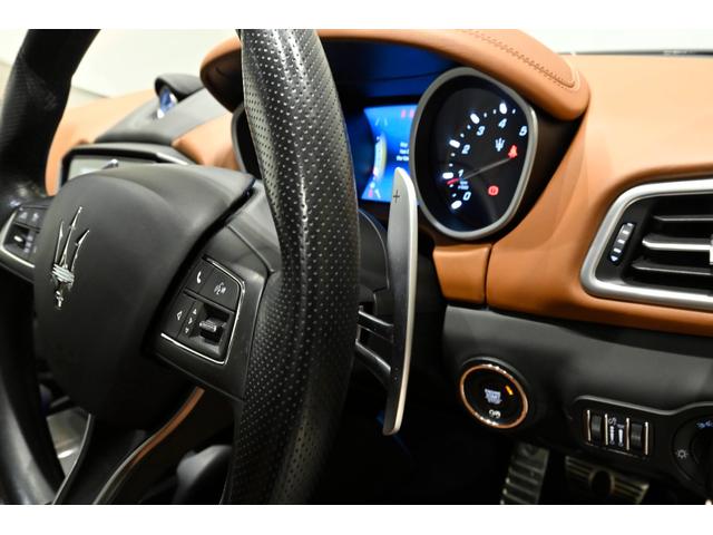 ギブリ グランスポーツ 茶革 レッドキャリパー アルカンターラヘッドライナー サンルーフ コーナーセンサー サラウンドビューカメラ 本革シート バックモニター スマートキー LED ターボ ナビTV 1オーナー ETC(30枚目)