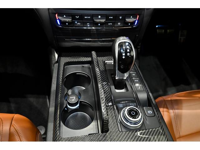 ギブリ グランスポーツ 茶革 レッドキャリパー アルカンターラヘッドライナー サンルーフ コーナーセンサー サラウンドビューカメラ 本革シート バックモニター スマートキー LED ターボ ナビTV 1オーナー ETC(32枚目)