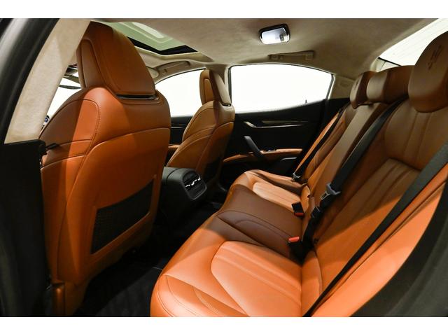 ギブリ グランスポーツ 茶革 レッドキャリパー アルカンターラヘッドライナー サンルーフ コーナーセンサー サラウンドビューカメラ 本革シート バックモニター スマートキー LED ターボ ナビTV 1オーナー ETC(37枚目)