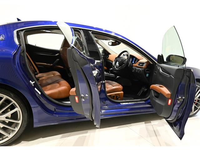 ギブリ グランスポーツ 茶革 レッドキャリパー アルカンターラヘッドライナー サンルーフ コーナーセンサー サラウンドビューカメラ 本革シート バックモニター スマートキー LED ターボ ナビTV 1オーナー ETC(53枚目)