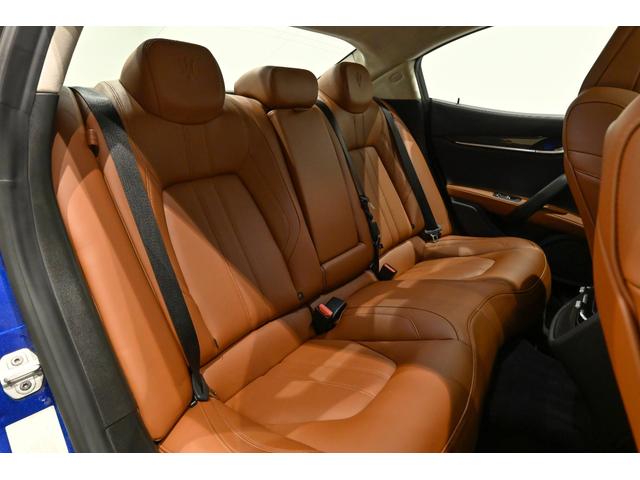 ギブリ グランスポーツ 茶革 レッドキャリパー アルカンターラヘッドライナー サンルーフ コーナーセンサー サラウンドビューカメラ 本革シート バックモニター スマートキー LED ターボ ナビTV 1オーナー ETC(54枚目)