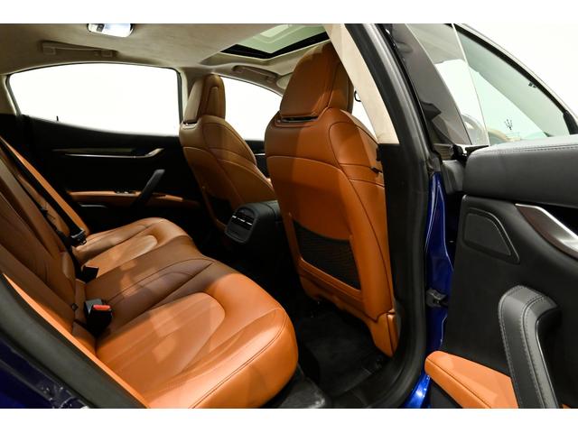 ギブリ グランスポーツ 茶革 レッドキャリパー アルカンターラヘッドライナー サンルーフ コーナーセンサー サラウンドビューカメラ 本革シート バックモニター スマートキー LED ターボ ナビTV 1オーナー ETC(55枚目)