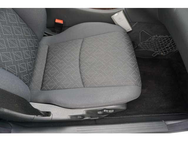 Cクラス C320 左H 記録簿 純正ナビ ETC 電動シート(19枚目)