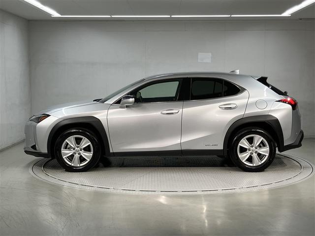 ＵＸ ＵＸ２５０ｈ　バージョンＣ　衝突被害軽減システム　ＥＴＣ　１７インチアルミホイール　オートクルーズコントロール　ＬＥＤヘッドランプ　オートマチックハイビーム　パワーシート　シートヒーター　メモリーナビ　ＤＶＤ再生　バックカメラ（3枚目）