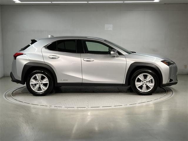 ＵＸ ＵＸ２５０ｈ　バージョンＣ　衝突被害軽減システム　ＥＴＣ　１７インチアルミホイール　オートクルーズコントロール　ＬＥＤヘッドランプ　オートマチックハイビーム　パワーシート　シートヒーター　メモリーナビ　ＤＶＤ再生　バックカメラ（4枚目）