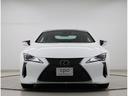 ＬＣ５００　コンバーチブル　認定中古車ＣＰＯ　セミアリニン本革　マークレビンソンリファレンスサラウンドサウンドシステム　カラーヘッドアップディスプレイ　純正一体型ドライブレコーダー　ブラック幌　フレアレッド本革(2枚目)