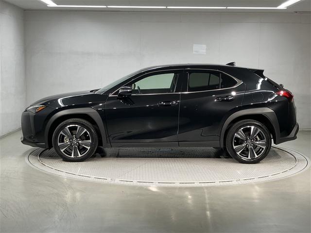 ＵＸ ＵＸ２５０ｈ　バージョンＬ　衝突被害軽減システム　ＥＴＣ　１８インチアルミホイール　オートクルーズコントロール　ＬＥＤヘッドランプ　電動リアゲート　オートマチックハイビーム　革シート　パワーシート　シートヒーター　メモリーナビ（3枚目）