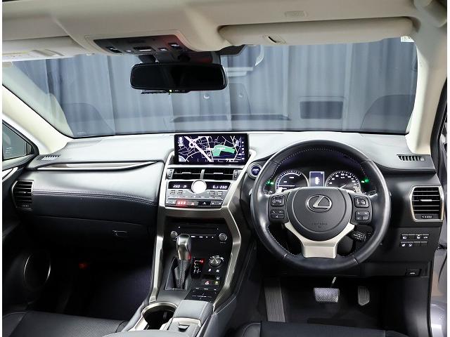 NX NX300h バージョンL AWD ムーンルーフ 全周囲カメラパノラミックビューモニター 寒冷地仕様 ブラインドスポットモニター カラーヘッドアップディスプレー ハイブリット 認定中古車CPO(3枚目)