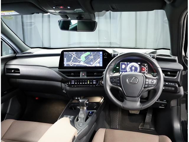 UX UX250h グレイスフル エクスプローラー 全周囲カメラパノラミックビューモニター ベンチレーション機能付きシートエアコン カラードアーチモール ハイブリット 認定中古車CPO(3枚目)
