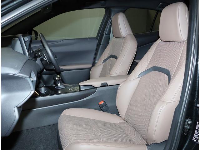 UX UX250h グレイスフル エクスプローラー 全周囲カメラパノラミックビューモニター ベンチレーション機能付きシートエアコン カラードアーチモール ハイブリット 認定中古車CPO(5枚目)