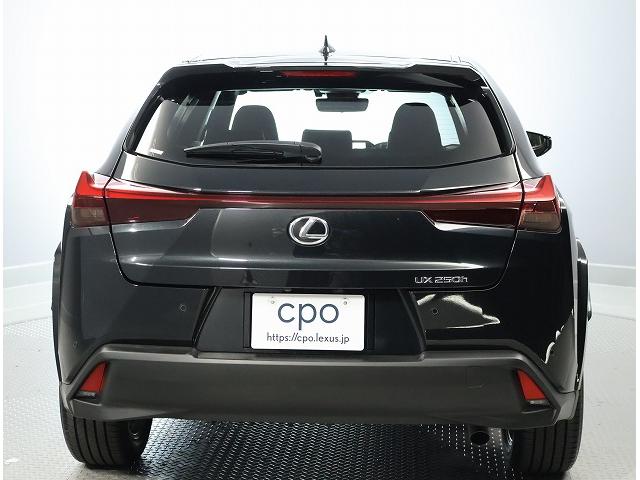 UX UX250h グレイスフル エクスプローラー 全周囲カメラパノラミックビューモニター ベンチレーション機能付きシートエアコン カラードアーチモール ハイブリット 認定中古車CPO(10枚目)