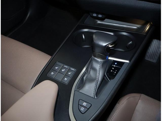 UX UX250h グレイスフル エクスプローラー 全周囲カメラパノラミックビューモニター ベンチレーション機能付きシートエアコン カラードアーチモール ハイブリット 認定中古車CPO(21枚目)