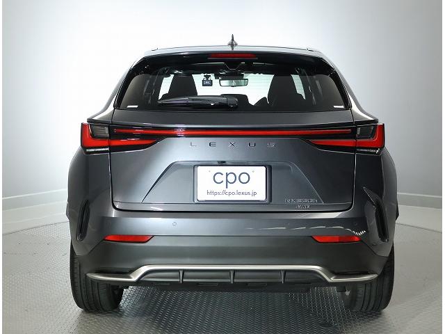 ＮＸ ＮＸ３５０ｈ　Ｆスポーツ　ＡＷＤ　本革シート　全周囲カメラパノラミックビューモニター　アドバンスドパーク　デジタルインナーミラー　オレンジブレーキキャリパ　ハイブリット　認定中古車ＣＰＯ（11枚目）