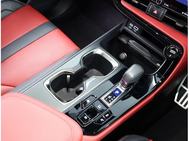 ＮＸ ＮＸ３５０ｈ　Ｆスポーツ　ＡＷＤ　本革シート　全周囲カメラパノラミックビューモニター　アドバンスドパーク　デジタルインナーミラー　オレンジブレーキキャリパ　ハイブリット　認定中古車ＣＰＯ（18枚目）