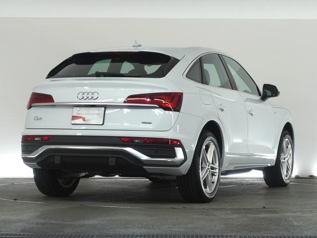 Ｑ５スポーツバック ４０ＴＤＩクワトロ　Ｓライン　コンフォートＰＫＧ　認定中古車　　スマートフォンワイヤレスチャージング／リヤシートＵＳＢチャージング　　ステアリングヒーター　　サラウンドビューカメラ　　バーチャルコックピットプラス　　パークアシスト（4枚目）