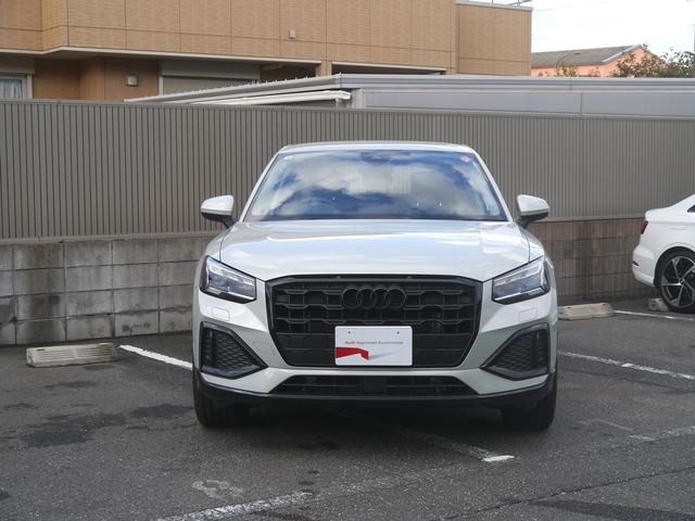 Ｑ２ アーバンシックエディション　２５０台限定車　ブラックスタイリング＆コンビニエンス＆アシスタンスパッケージ　認定中古車　　アルミホイール　５アームダイナミックデザイングラファイトグレー　７Ｊ×１８　２１５／５０Ｒ１８タイヤ（2枚目）