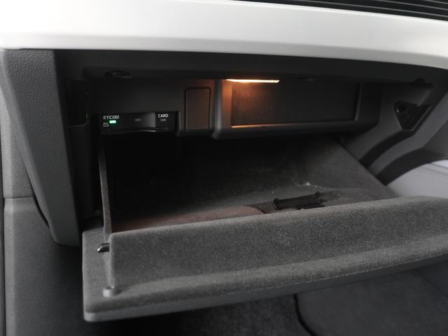 各モデルの情報がインプットされた専用テスターで過去の細かな不具合を確認し、モデルの各部位ごとに専用スペシャルツールを用いて整備します。