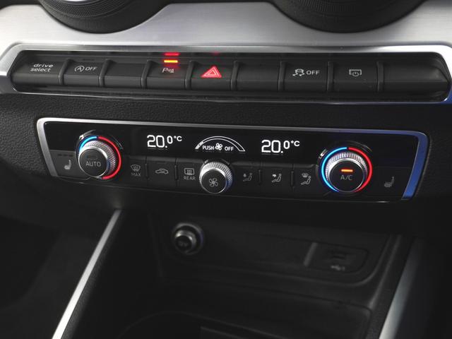 各モデルの情報がインプットされた専用テスターで過去の細かな不具合を確認し、モデルの各部位ごとに専用スペシャルツールを用いて整備します。