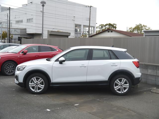 Ｑ２ ３５ＴＤＩクワトロ　アドバンスド　コンビニエンス＆アシスタンス＆テクノロジーパッケージ　認定中古車　　オートマチックテールゲート　　スマートフォンインターフェース　　ワイヤレスチャージング　　ブレードマンハッタングレーメタリック（3枚目）