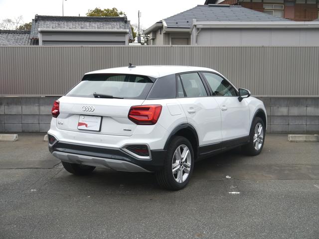 Ｑ２ ３５ＴＤＩクワトロ　アドバンスド　コンビニエンス＆アシスタンス＆テクノロジーパッケージ　認定中古車　　オートマチックテールゲート　　スマートフォンインターフェース　　ワイヤレスチャージング　　ブレードマンハッタングレーメタリック（4枚目）