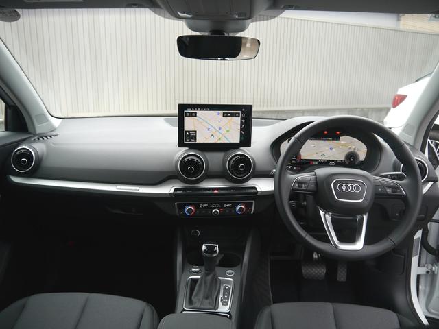 Ｑ２ ３５ＴＤＩクワトロ　アドバンスド　コンビニエンス＆アシスタンス＆テクノロジーパッケージ　認定中古車　　オートマチックテールゲート　　スマートフォンインターフェース　　ワイヤレスチャージング　　ブレードマンハッタングレーメタリック（6枚目）