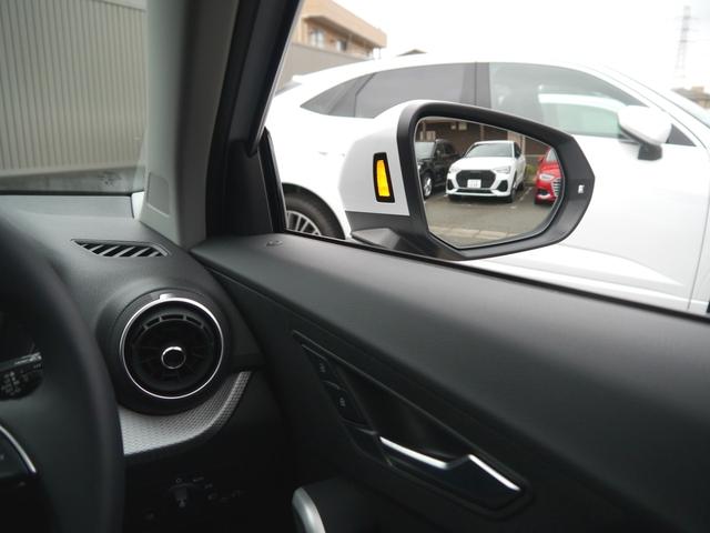 Ｑ２ ３５ＴＤＩクワトロ　アドバンスド　コンビニエンス＆アシスタンス＆テクノロジーパッケージ　認定中古車　　オートマチックテールゲート　　スマートフォンインターフェース　　ワイヤレスチャージング　　ブレードマンハッタングレーメタリック（12枚目）
