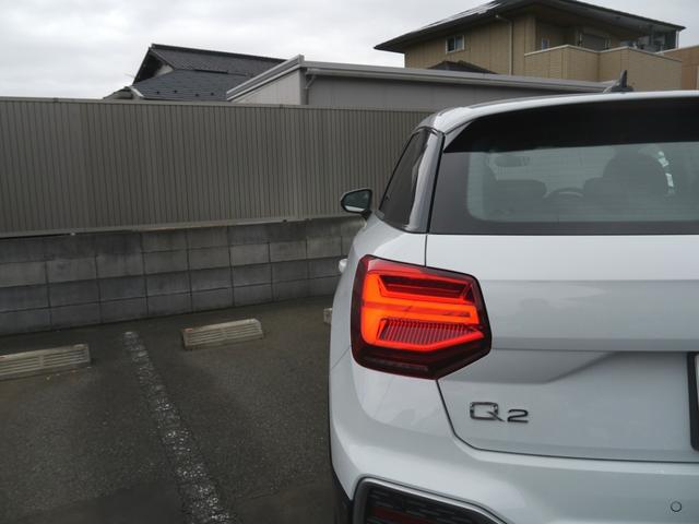 Ｑ２ ３５ＴＤＩクワトロ　アドバンスド　コンビニエンス＆アシスタンス＆テクノロジーパッケージ　認定中古車　　オートマチックテールゲート　　スマートフォンインターフェース　　ワイヤレスチャージング　　ブレードマンハッタングレーメタリック（16枚目）