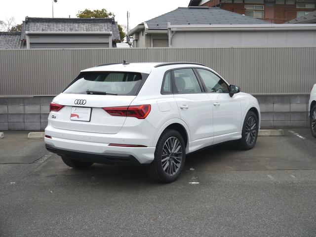 �������ʂ��炨�z���̂��q�l�́A����V�]�����_���z������̒���x�ʂ�𑦍��܁A�X�Ɉ�ڂ̏\���H�����܂��Ē����܂��ƁA����V�]�����_�̔��ΎԐ��X�ܓ�����֐i���\�ƂȂ�܂��B