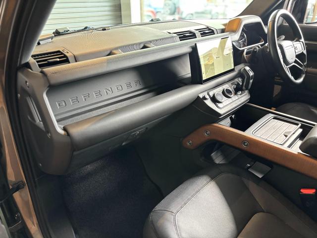 ディフェンダー 110アーバナイト’22 ディーゼルターボ 4WD 60台限定 特別仕様車(24枚目)