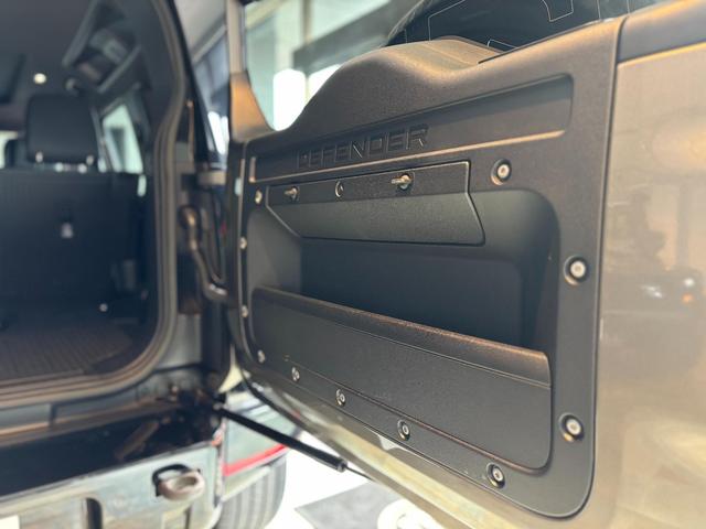 ディフェンダー 110アーバナイト’22 ディーゼルターボ 4WD 60台限定 特別仕様車(39枚目)