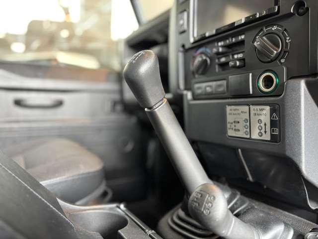 ディフェンダー 110 TDCi 6MT リフトアップ(23枚目)