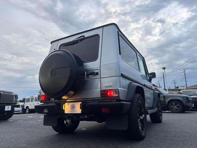 Gクラス  サテンブラックツートン V6エンジン (ブリリアントシルバー×サテンブラック)(4枚目)