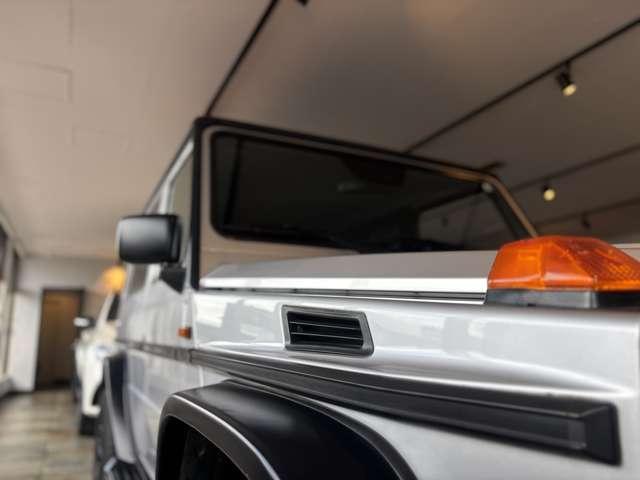 Gクラス  サテンブラックツートン V6エンジン (ブリリアントシルバー×サテンブラック)(15枚目)