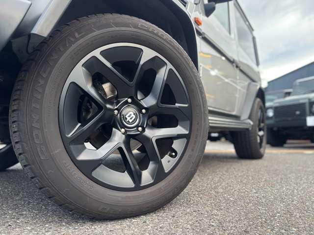 Gクラス  サテンブラックツートン V6エンジン (ブリリアントシルバー×サテンブラック)(16枚目)