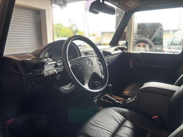 Gクラス  サテンブラックツートン V6エンジン (ブリリアントシルバー×サテンブラック)(17枚目)