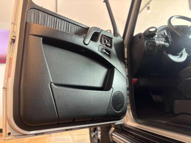 Gクラス  サテンブラックツートン V6エンジン (ブリリアントシルバー×サテンブラック)(19枚目)