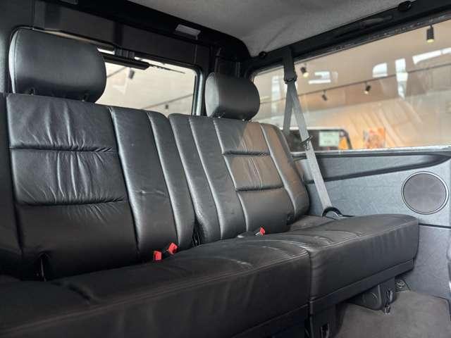 Gクラス  サテンブラックツートン V6エンジン (ブリリアントシルバー×サテンブラック)(24枚目)