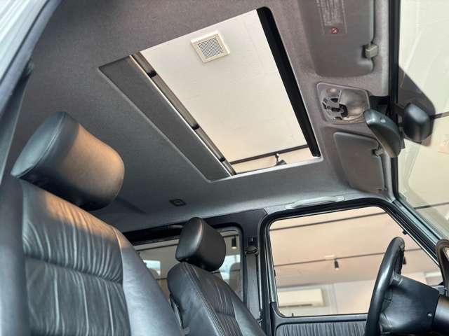 Gクラス  サテンブラックツートン V6エンジン (ブリリアントシルバー×サテンブラック)(27枚目)