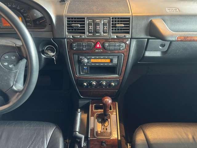 Gクラス  サテンブラックツートン V6エンジン (ブリリアントシルバー×サテンブラック)(30枚目)