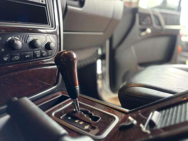 Gクラス  サテンブラックツートン V6エンジン (ブリリアントシルバー×サテンブラック)(33枚目)