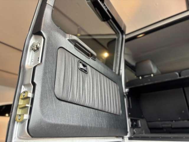 Gクラス  サテンブラックツートン V6エンジン (ブリリアントシルバー×サテンブラック)(35枚目)