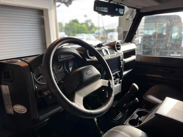 ディフェンダー 110SE 2.4TDCi 左ハンドル  純正アルミホイール シートヒーター(フロント) パワーウインドウ(フロント) カロッツェリアRL720 バックカメラ ETC 取説 記録簿 スペアキー(12枚目)