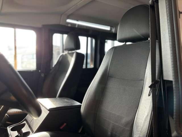 ディフェンダー 110SE 2.4TDCi 左ハンドル  純正アルミホイール シートヒーター(フロント) パワーウインドウ(フロント) カロッツェリアRL720 バックカメラ ETC 取説 記録簿 スペアキー(14枚目)