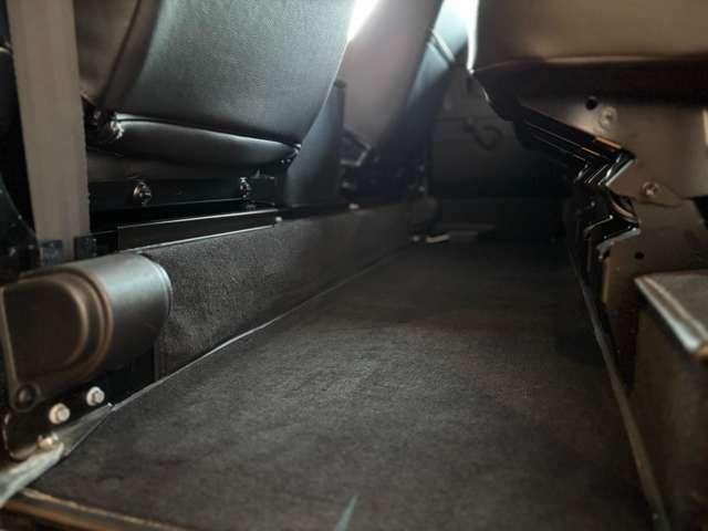 ディフェンダー 110SE 2.4TDCi 左ハンドル  純正アルミホイール シートヒーター(フロント) パワーウインドウ(フロント) カロッツェリアRL720 バックカメラ ETC 取説 記録簿 スペアキー(19枚目)